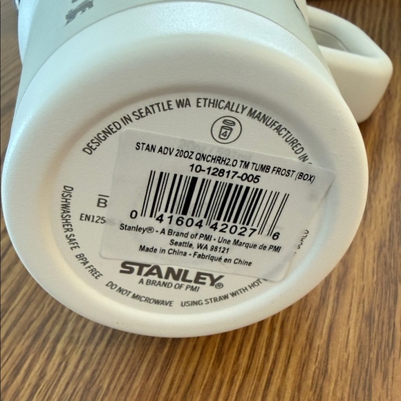 Stanley White Quencher H2.0 Tumbler with Handle - Picture 2 of 2